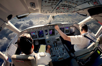 Repülésbiztonság humántudományi megközelítésben: kognitív és környezetpszichológiai aspektusok